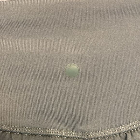 Yogalicious Sage Green Lightsreme Flirty 2 in 1 Short Size XL - Picture 5 of 7